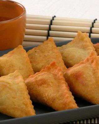 Жареные пирожки с вишней