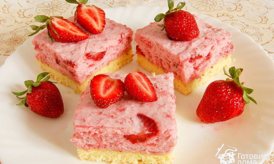 Рецепт бисквитного пирожного с клубничным суфле