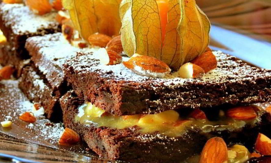 Рецепт брауни с миндалем и карамелью