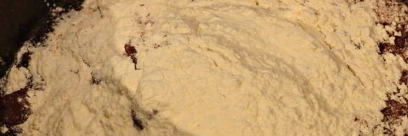 брауни с миндалем и карамелью