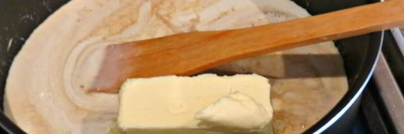 брауни с миндалем и карамелью