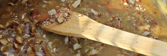 брауни с миндалем и карамелью