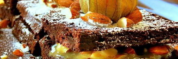 брауни с миндалем и карамелью