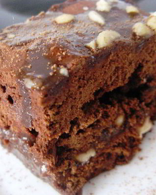 Брауни с соленым арахисом и шоколадной карамелью