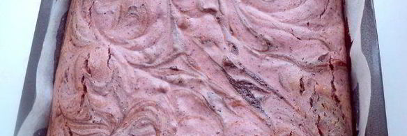 брауни с сырно-черничной прослойкой