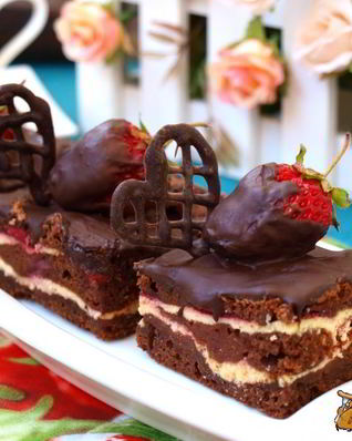 Брауни с творогом и клубникой