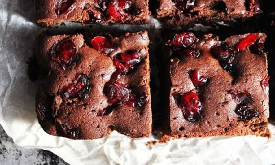 Рецепт брауни с вишней в мультиварке
