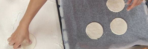 карамельные пирожные с фруктами