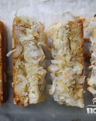 Кокосовые пирожные с орехами