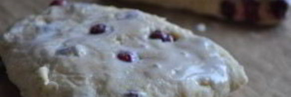 лимонные пирожные с клюквой