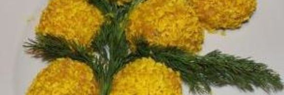 нежное песочное пирожное с вишней и фундуком