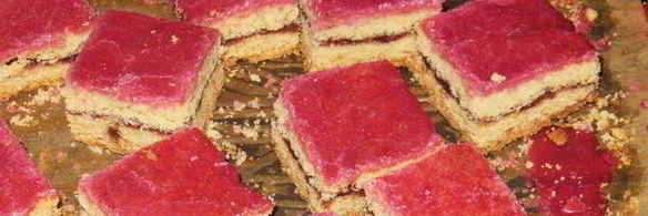 песочное пирожное малинка