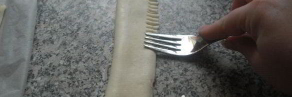 пирожное из слоенного теста