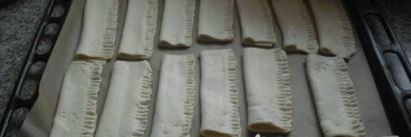 пирожное из слоенного теста