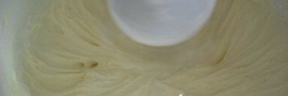 пирожное из слоенного теста