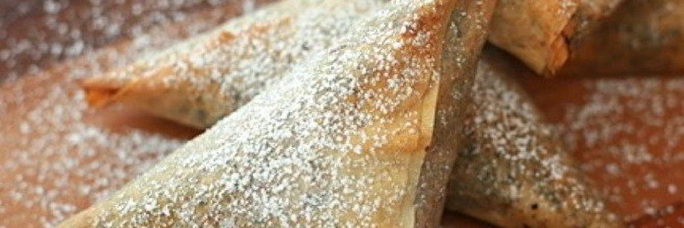 Пирожное со сливочным сыром и сухофруктами