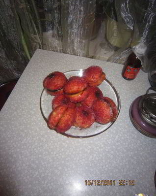 Пирожные Персики