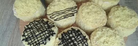 пирожные с клубникой и бананом