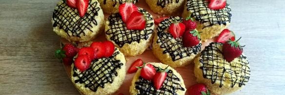 пирожные с клубникой и бананом