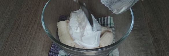 пирожные с клубникой и бананом