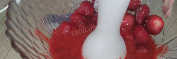 пирожные с клубникой и бананом