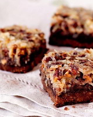 Пирожные с орехами и кокосовой стружкой