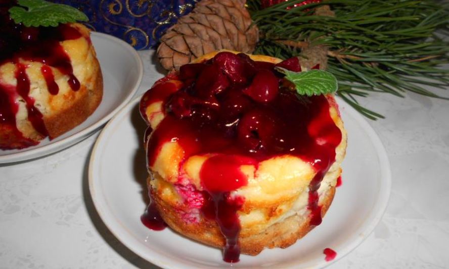 Рецепт пирожных с вишней и творожным кремом