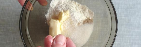 пирожные шу с тестом кракелин, заварным кремом дипломат и свежей малиной