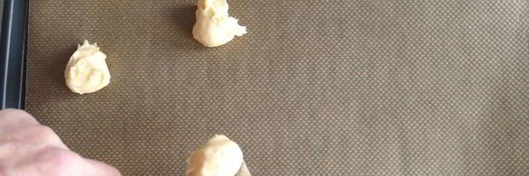 пирожные шу с тестом кракелин, заварным кремом дипломат и свежей малиной