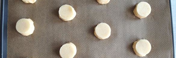 пирожные шу с тестом кракелин, заварным кремом дипломат и свежей малиной