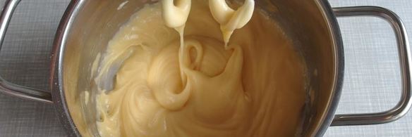 пирожные шу с тестом кракелин, заварным кремом дипломат и свежей малиной