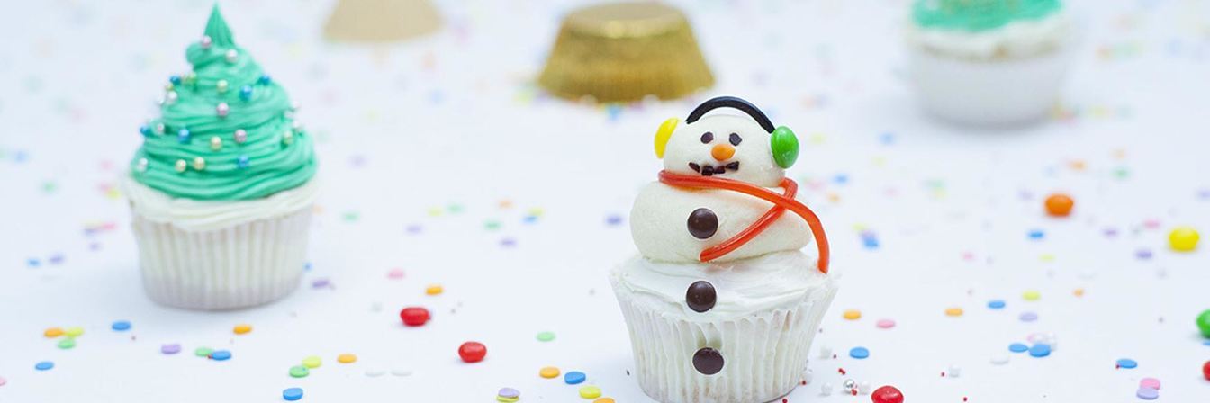 Пирожные Снеговики