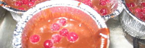 шоколадно-сырное пирожное с брусникой