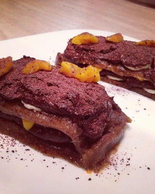 Шоколадное пирожное с кремом из авокадо