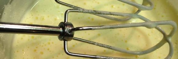 шоколадное пирожное с малиной