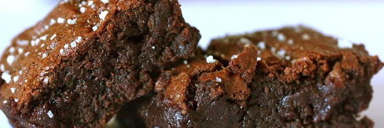 Шоколадные пирожные с солью