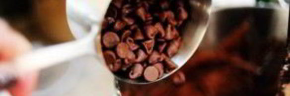 шоколадные пирожные в сливочной глазури