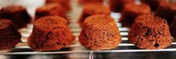 шоколадные пирожные в сливочной глазури