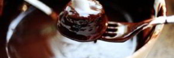 шоколадные пирожные в сливочной глазури