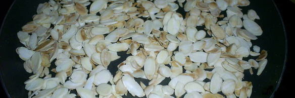 трижды миндальное пирожное