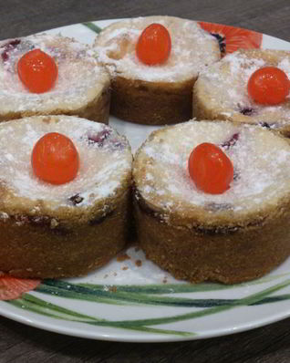 Творожно-ягодные пирожные