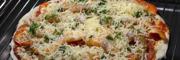 домашняя пицца с креветками и сыром
