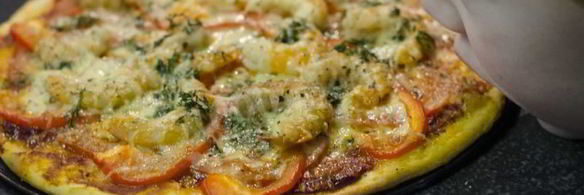 домашняя пицца с креветками и сыром