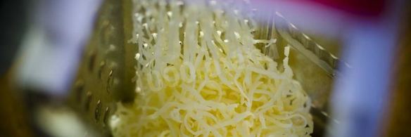 домашняя пицца с креветками и сыром