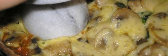 флорентийская пицца со шпинатом и грибами