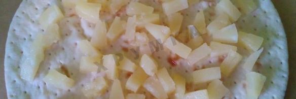 гавайская пицца с ананасами и курицей