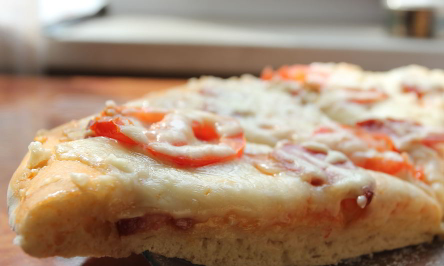 Рецепт легкой пиццы с копченой говядиной