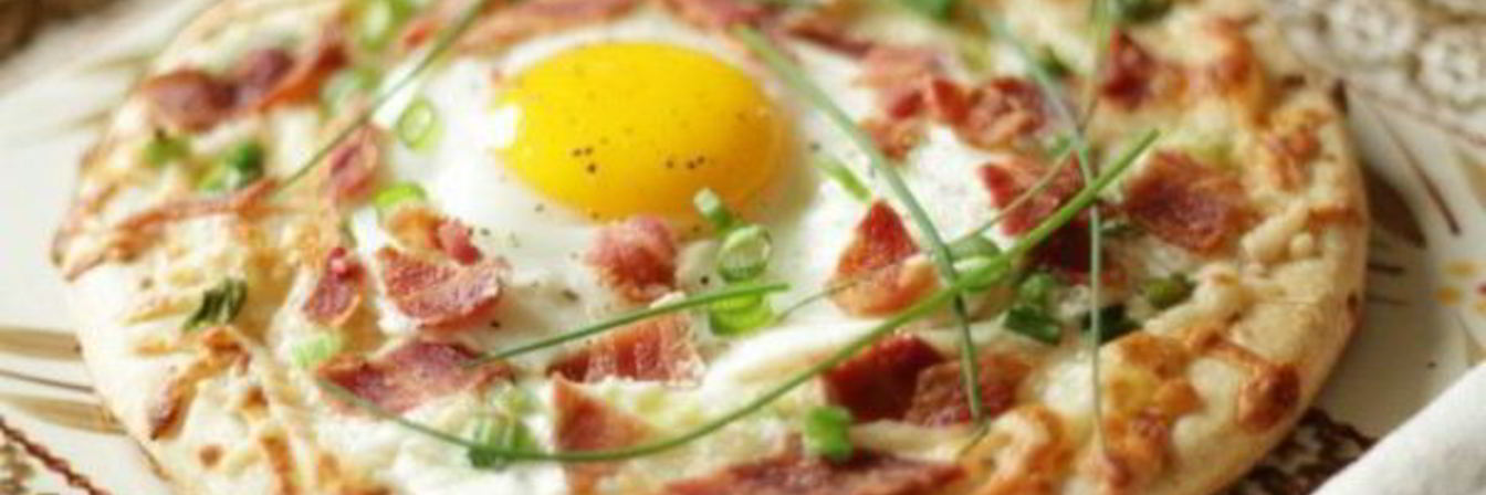Мини-пицца с яйцом