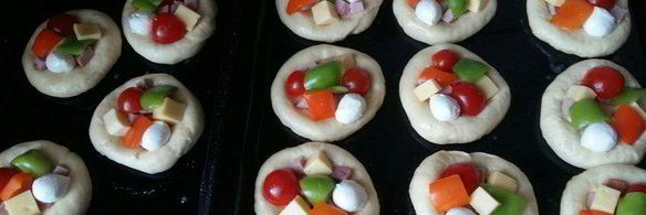 мини-пиццы крошки