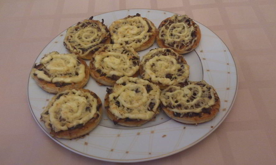 Рецепт мини-пицц с грибами